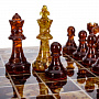 Шахматы с инкрустацией и фигурами из янтаря 28х28 см, фотография 5. Интернет-магазин ЛАВКА ПОДАРКОВ