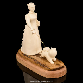 Скульптура из кости "Дама с собачкой", фотография 0. Интернет-магазин ЛАВКА ПОДАРКОВ