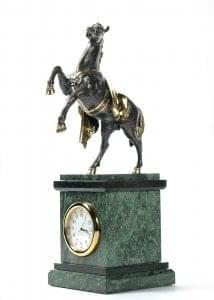 0010628/№1 Бронза Часы "Конь" Змеевик (1.10.2)