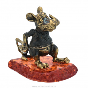 Статуэтка с янтарем "Крыс с рогаткой", фотография 0. Интернет-магазин ЛАВКА ПОДАРКОВ