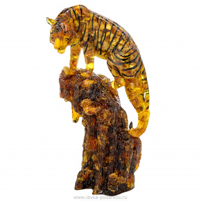 Скульптура из янтаря "Тигр на скале", фотография 0. Интернет-магазин ЛАВКА ПОДАРКОВ