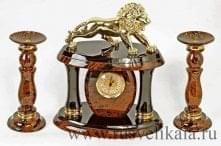 29010/НБ Нат камень Часы "Лев" с  подсвечниками Обсидиан, Бронза, позолота