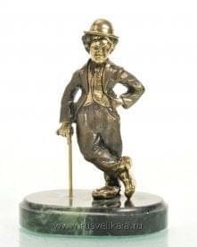 10816 Бронза Скульптура "Чарли Чаплин" Змеевик (4.20)