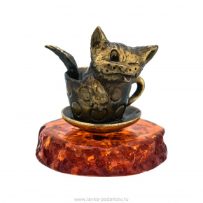 Статуэтка с янтарем "Котик в чашке", фотография 0. Интернет-магазин ЛАВКА ПОДАРКОВ