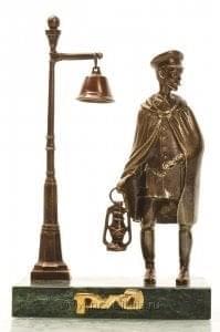 11559 Бронза патинированная  Композиция "Cтанционный смотритель"  змеевик