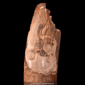 Скульптура (экран) из бивня мамонта "Орел с рыбой", фотография 0. Интернет-магазин ЛАВКА ПОДАРКОВ