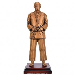 Деревянная резная скульптура "Путин в кимоно", фотография 0. Интернет-магазин ЛАВКА ПОДАРКОВ