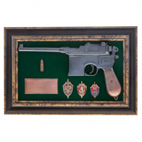 Панно "Пистолет Маузер со знаками ФСБ" 37х25 см, фотография 0. Интернет-магазин ЛАВКА ПОДАРКОВ