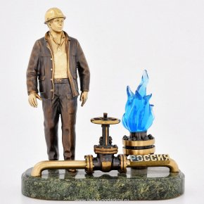 Бронзовая статуэтка «Работник нефтегазовой промышленности» , фотография 0. Интернет-магазин ЛАВКА ПОДАРКОВ
