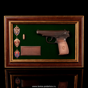 Панно с пистолетом "Макаров со знаками ФСБ", фотография 0. Интернет-магазин ЛАВКА ПОДАРКОВ