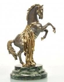 10810/Кос Бронза Статуэтка "Конь" (круг) Змеевик (4.10.0)