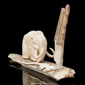 Скульптура из кости "Мамонт с ящерицей", фотография 0. Интернет-магазин ЛАВКА ПОДАРКОВ