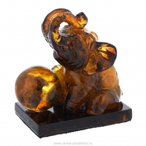 Статуэтка из янтаря "Слон с шаром", фотография 0. Интернет-магазин ЛАВКА ПОДАРКОВ