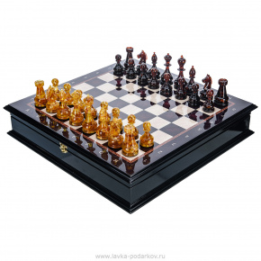 Шахматный ларец с янтарными фигурами "Петербург" 48х48 см, фотография 0. Интернет-магазин ЛАВКА ПОДАРКОВ