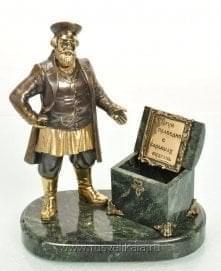 10792 Бронза Статуэтка "Купец с сундуком" Змеевик (4.53.0)