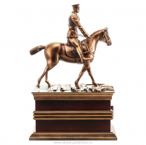 Деревянная резная скульптура "Жуков на коне". Высота 53 см, фотография 0. Интернет-магазин ЛАВКА ПОДАРКОВ