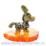 Статуэтка с янтарем "Пони с пером" (коньячный)