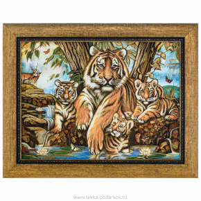 Картина янтарная "Тигрица с тигрятами" 30х40 см, фотография 0. Интернет-магазин ЛАВКА ПОДАРКОВ