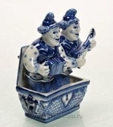 10681 Гжель Скульптура "Двое из ларца, одинаковых с лица" 14*13см Авт.Черновы Л.и В