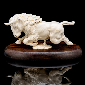 Скульптура из бивня мамонта "Свирепый бык", фотография 0. Интернет-магазин ЛАВКА ПОДАРКОВ