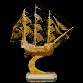 Скульптура из натурального янтаря "Корабль", фотография 0. Интернет-магазин ЛАВКА ПОДАРКОВ