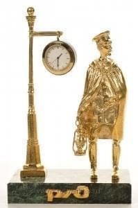 11824 Бронза Часы настольные "Станционный смотритель"  