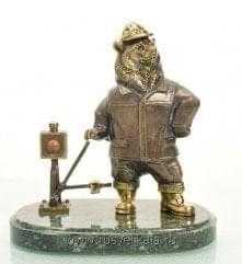 10805 Бронза Статуэтка "Медведь-железнодорожник" Змеевик (4.101)