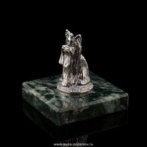 Сувенир из серебра на камне "Йоркширский терьер", фотография 0. Интернет-магазин ЛАВКА ПОДАРКОВ