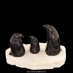 Скульптура "Семья пингвинов" (Рог лося), фотография 0. Интернет-магазин ЛАВКА ПОДАРКОВ