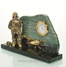 10763/1.22.1 Бронза Часы настольные "Начало" Змеевик (1.22.1)