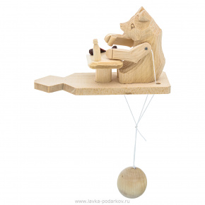 Богородская деревянная игрушка "Медведь с колбасой", фотография 0. Интернет-магазин ЛАВКА ПОДАРКОВ