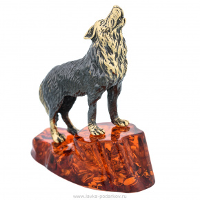 Статуэтка с янтарем "Волк, воющий на луну", фотография 0. Интернет-магазин ЛАВКА ПОДАРКОВ