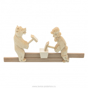 Богородская деревянная игрушка "Медведь и дед с наковальней", фотография 0. Интернет-магазин ЛАВКА ПОДАРКОВ
