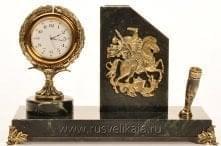 11521 Бронза Настольная визитница с часами "Георгий Победоносец" Змеевик (3.01.1)