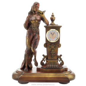 Деревянные резные часы "Девушка с книгой". Высота 71,5 см, фотография 0. Интернет-магазин ЛАВКА ПОДАРКОВ