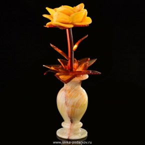 Сувенир "Роза в вазе" (янтарь, оникс), фотография 0. Интернет-магазин ЛАВКА ПОДАРКОВ