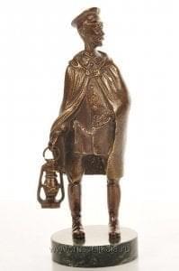 11821 Бронза патинированная Скульптура "Станционный смотритель" (змеевик)