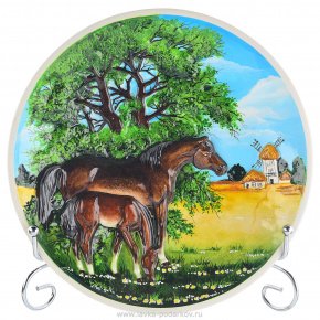 Декоративная тарелка-панно "Лошадь с жеребёнком" из керамики, фотография 0. Интернет-магазин ЛАВКА ПОДАРКОВ
