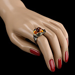 820931/7,93г  Серебро 925* КОЛЬЦО вст.Янтарь 