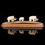 /щепка  Изделия из кости Скульптура "ТРИ МАМОНТА НА ЩЕПКЕ" Бивень мамонта, дерево В462