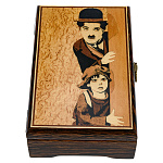 0080346 Нат.дерево ШКАТУЛКА С РУЧКОЙ "Малыш" 22*14*8см Венге,кар.береза,тополь,бук,кр.дерево,инкруст