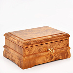 0032996 Нат.дерево Кап ШКАТУЛКА МУЗЫКАЛЬНАЯ 145*105*75мм (мотив - Лебединое озеро)