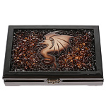 0090055- ЯНТАРЬ Сувенир Домино "ДРАКОН" ( темная крошка,костяшки коньяк) 20.5*13.5*4.5см