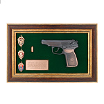 Панно "Пистолет Макаров со знаками ФСБ" 37х25 см