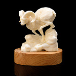 /В339 Скульптура "Горный баран" клык моржа  8*5*9см