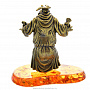 Статуэтка с янтарем "Добрый монах" (коньячный), фотография 1. Интернет-магазин ЛАВКА ПОДАРКОВ