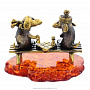 Статуэтка с янтарем "Пара собак и шахматы" (коньячный), фотография 2. Интернет-магазин ЛАВКА ПОДАРКОВ