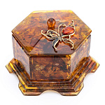 0059624-НП/бабочка  Изделия из янтаря ШКАТУЛКА "СЕРДЦЕ" 17*13*8см