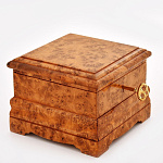 0032994/140*140*85мм Нат.дерево Кап ШКАТУЛКА КВАДРАТНАЯ с 1 секретом, с замком