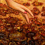 Картина янтарная "Красавица" 60х80 см, фотография 4. Интернет-магазин ЛАВКА ПОДАРКОВ